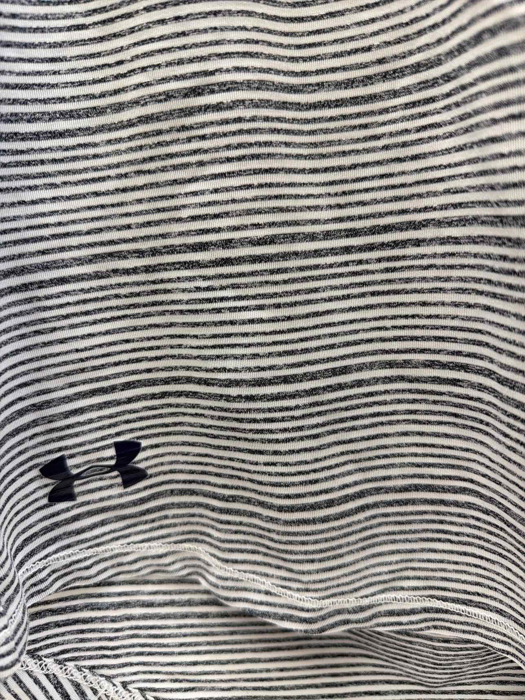Under Armour Size M pullover