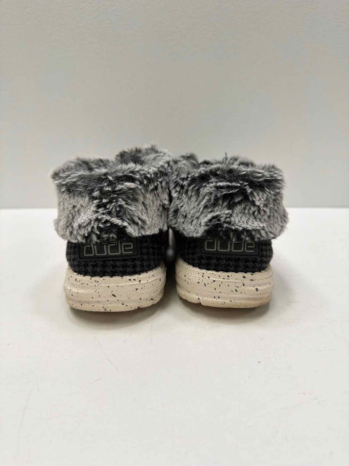 hey dude 8 Casual Shoes