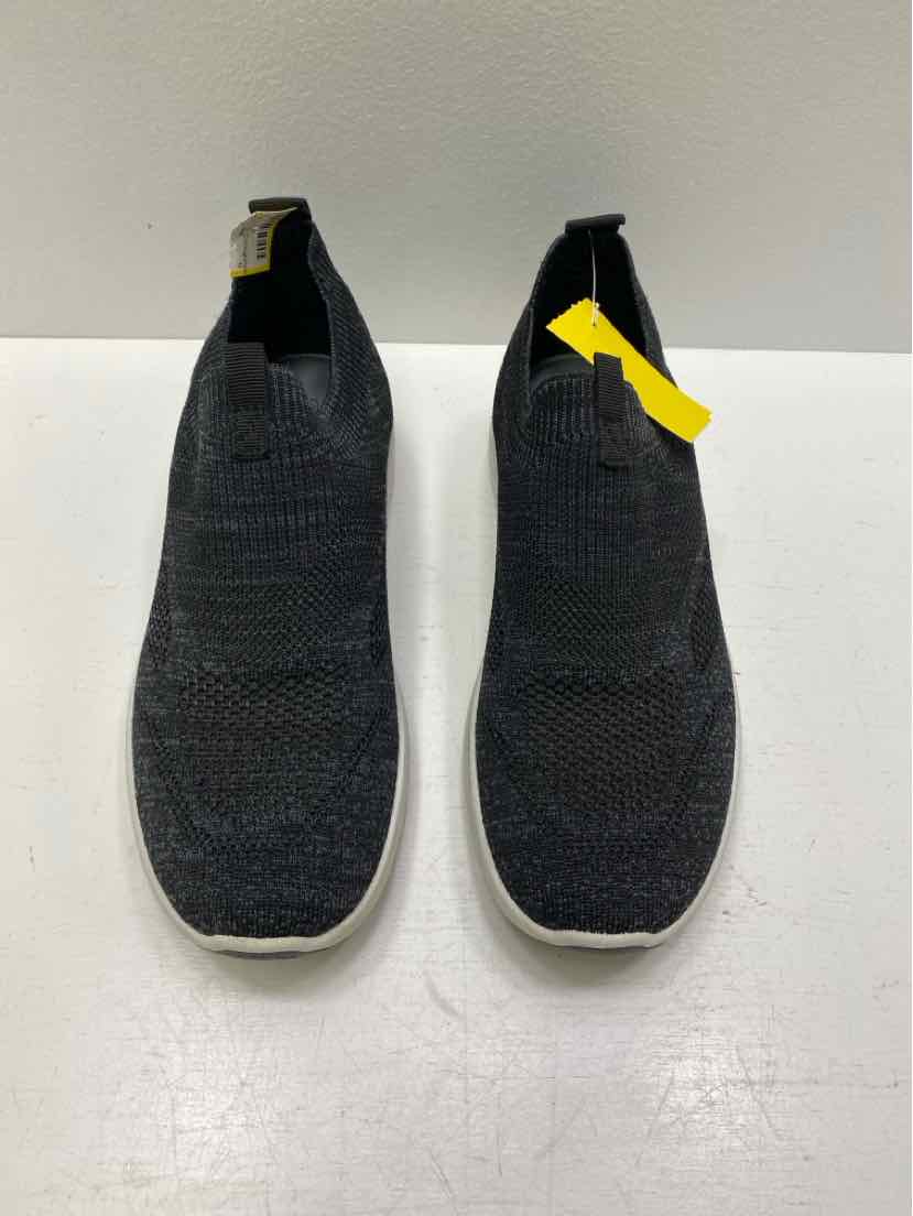 Tommy Bahama 8.5 slip on