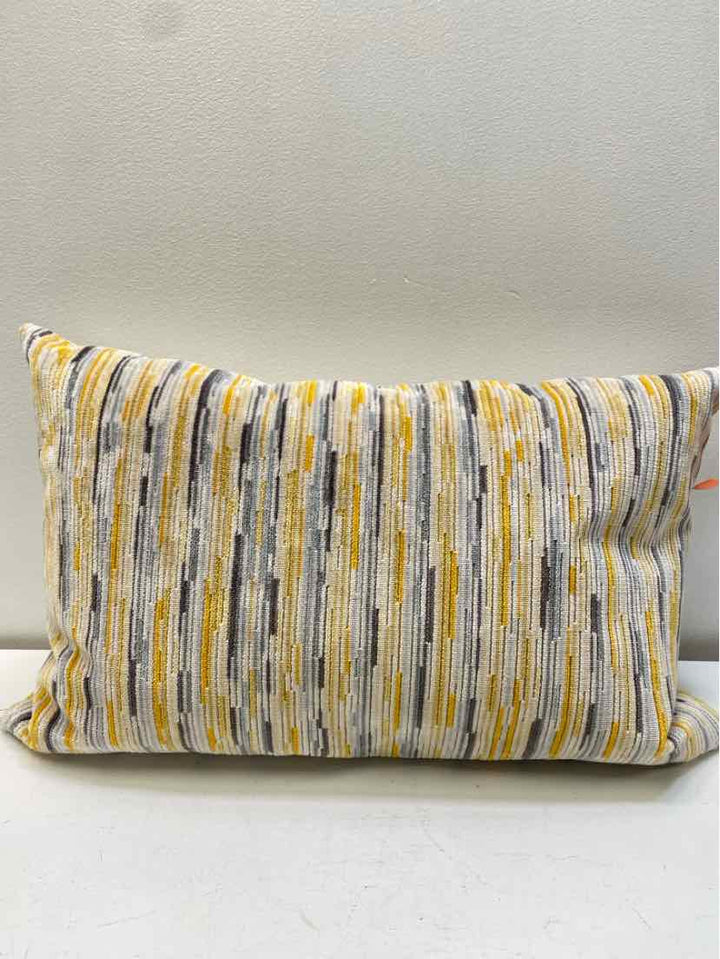 throw pillow
