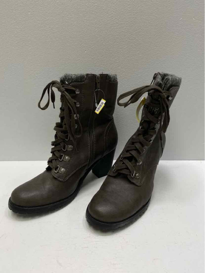 G.H.BASS & CO 10 Boots