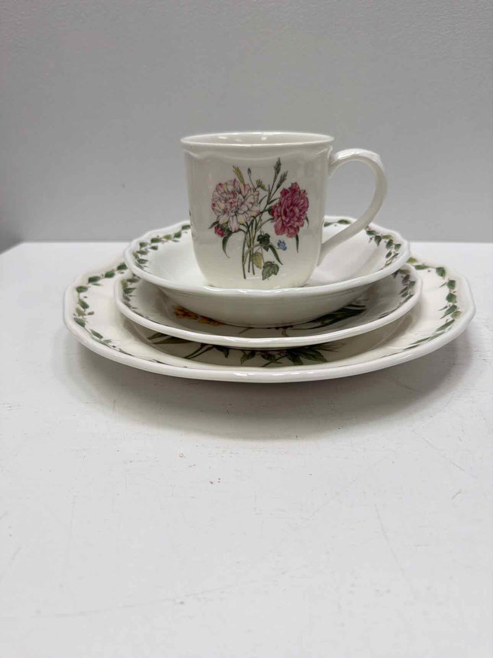 Noritake dish set