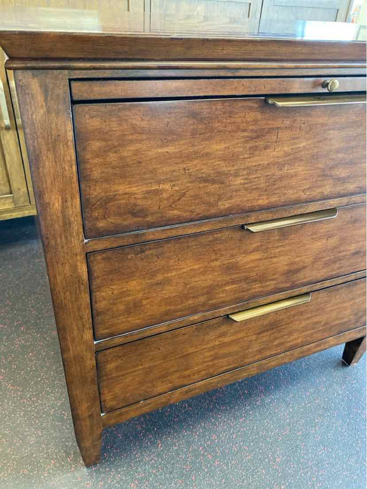 Kincaid Chest