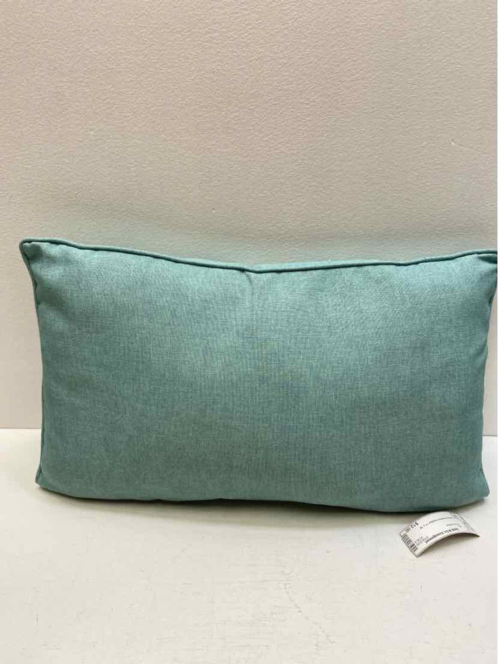 throw pillow