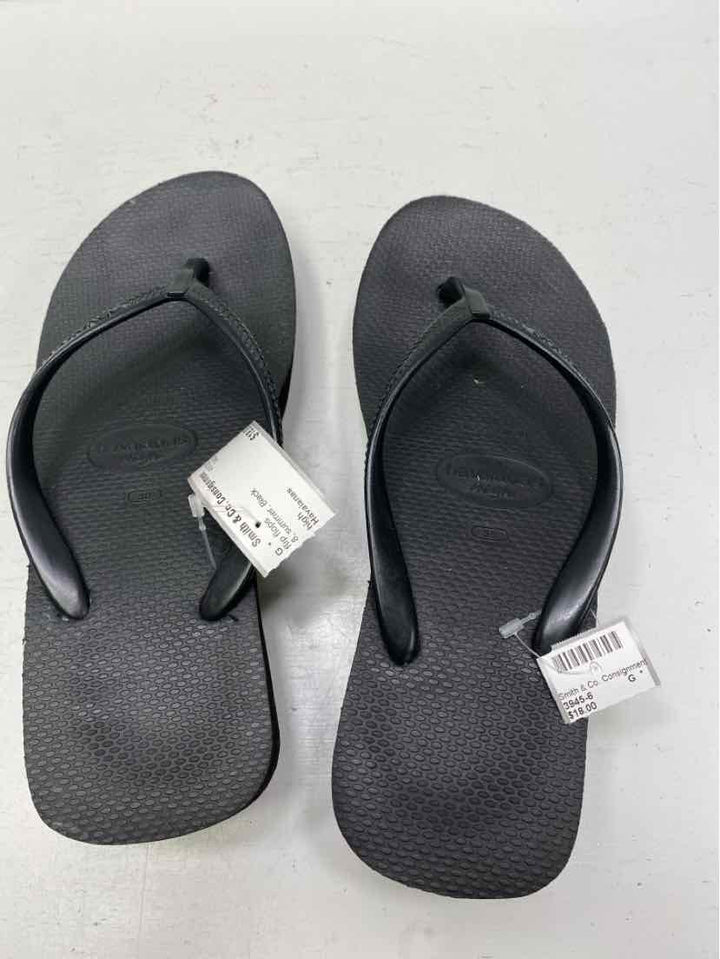Havaianas 8 flip flops