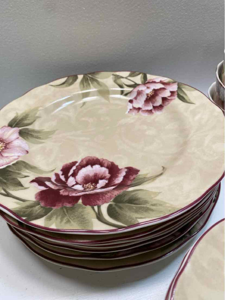 222 Fifth dish set