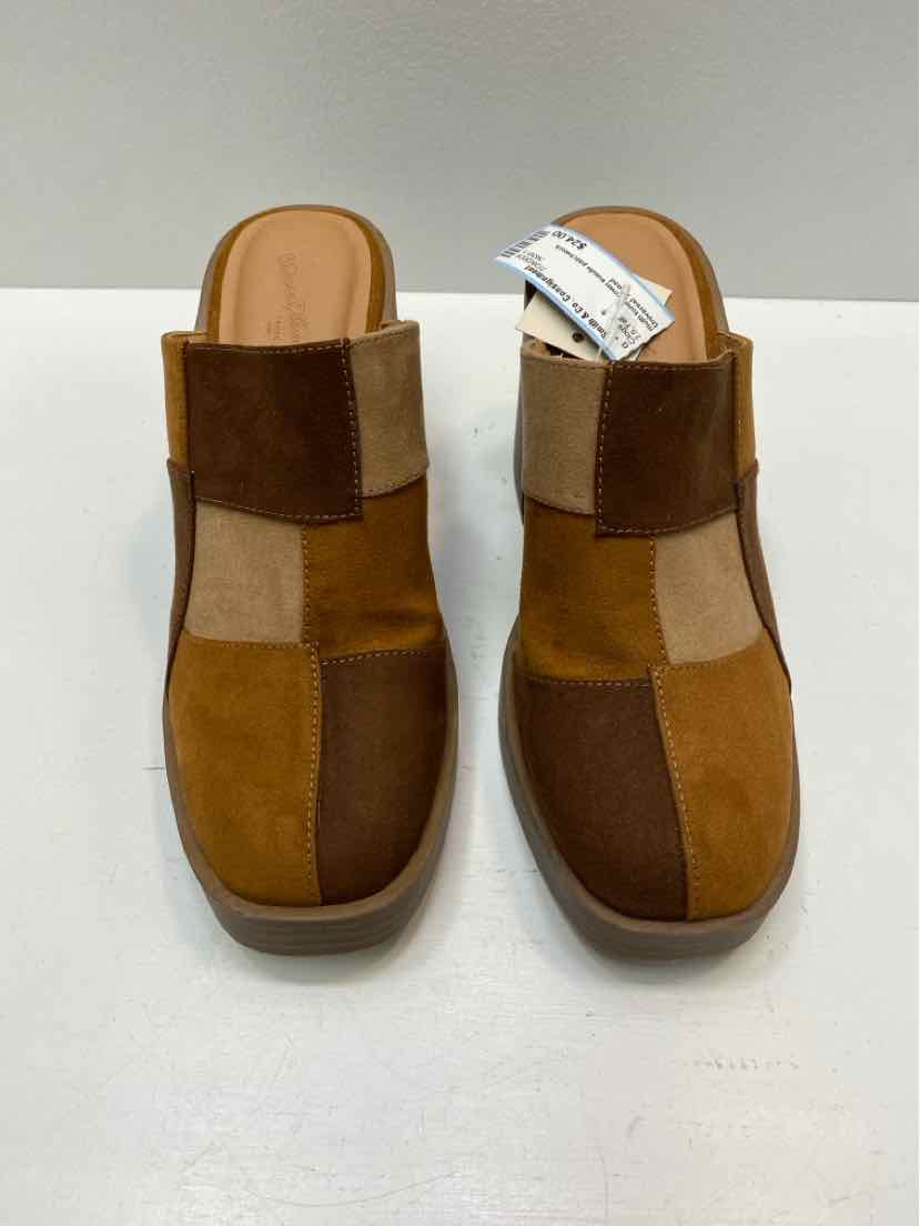 Universal Thread 7.5 Clogs