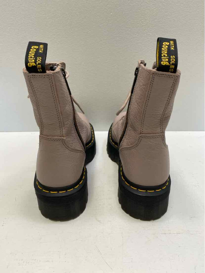 dr martens 8 Boots