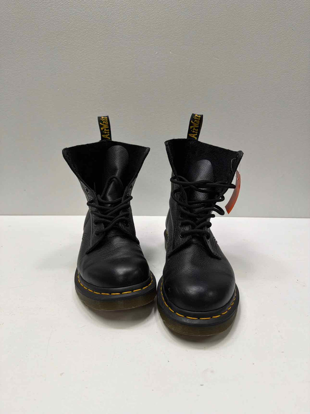 dr martens 8 Boots