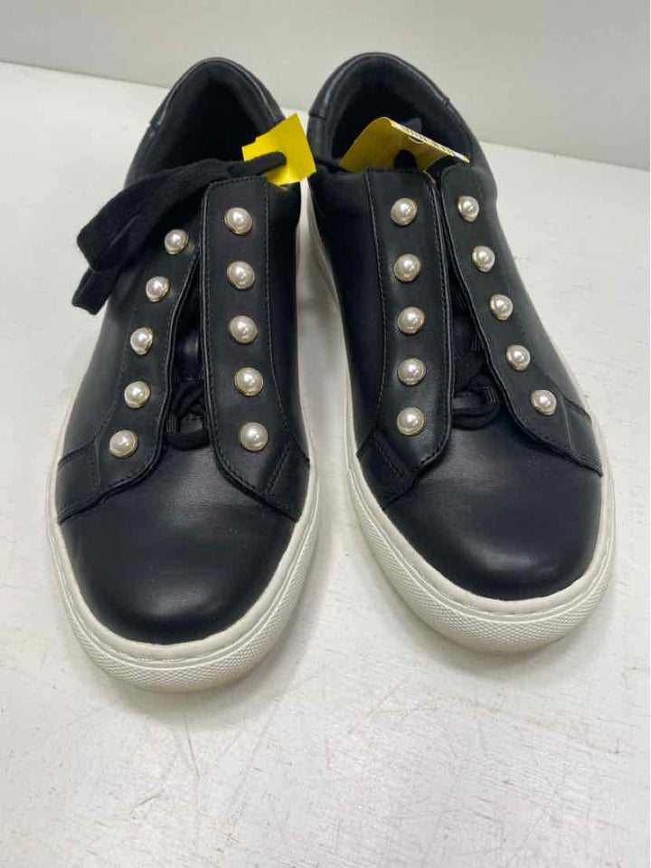 CROWN & IVY 7.5 Sneakers