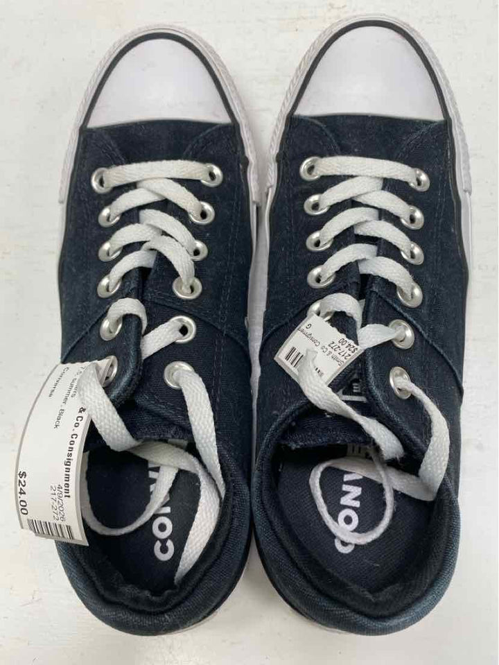 Converse 7.5 Sneakers