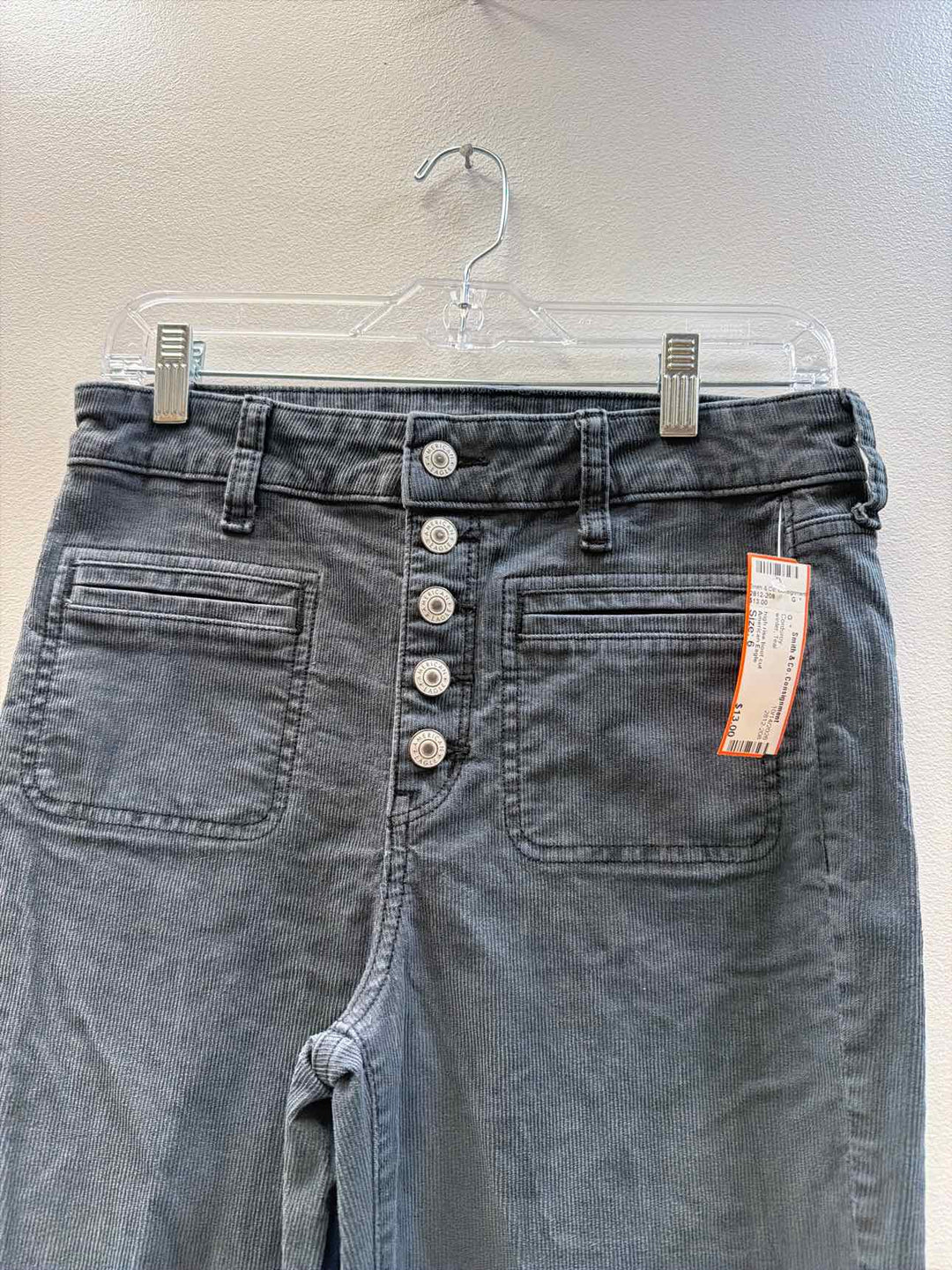 American Eagle Size 6 Corduroy