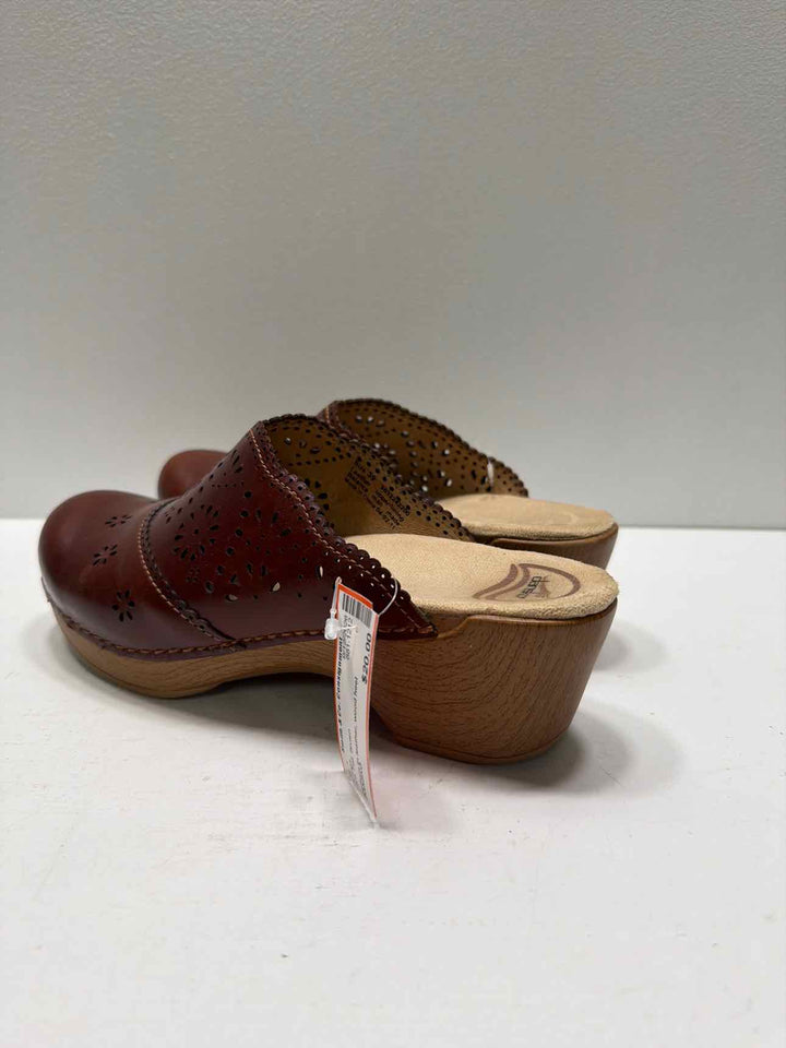DANSKO 8.5 Clogs