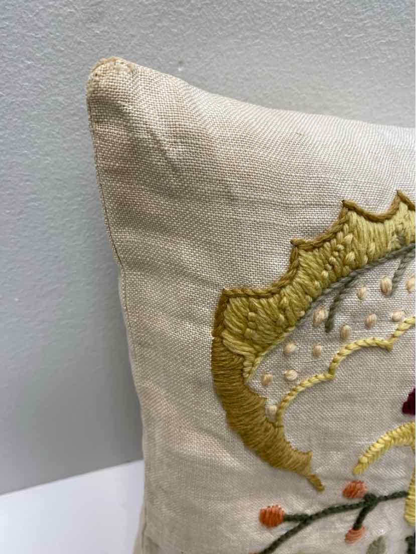 throw pillow