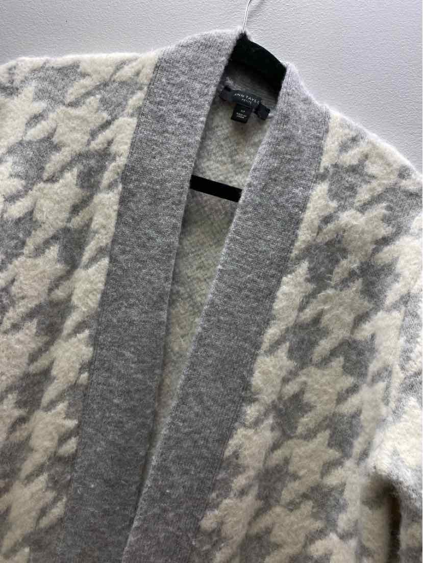 ann taylor Size MP Sweater