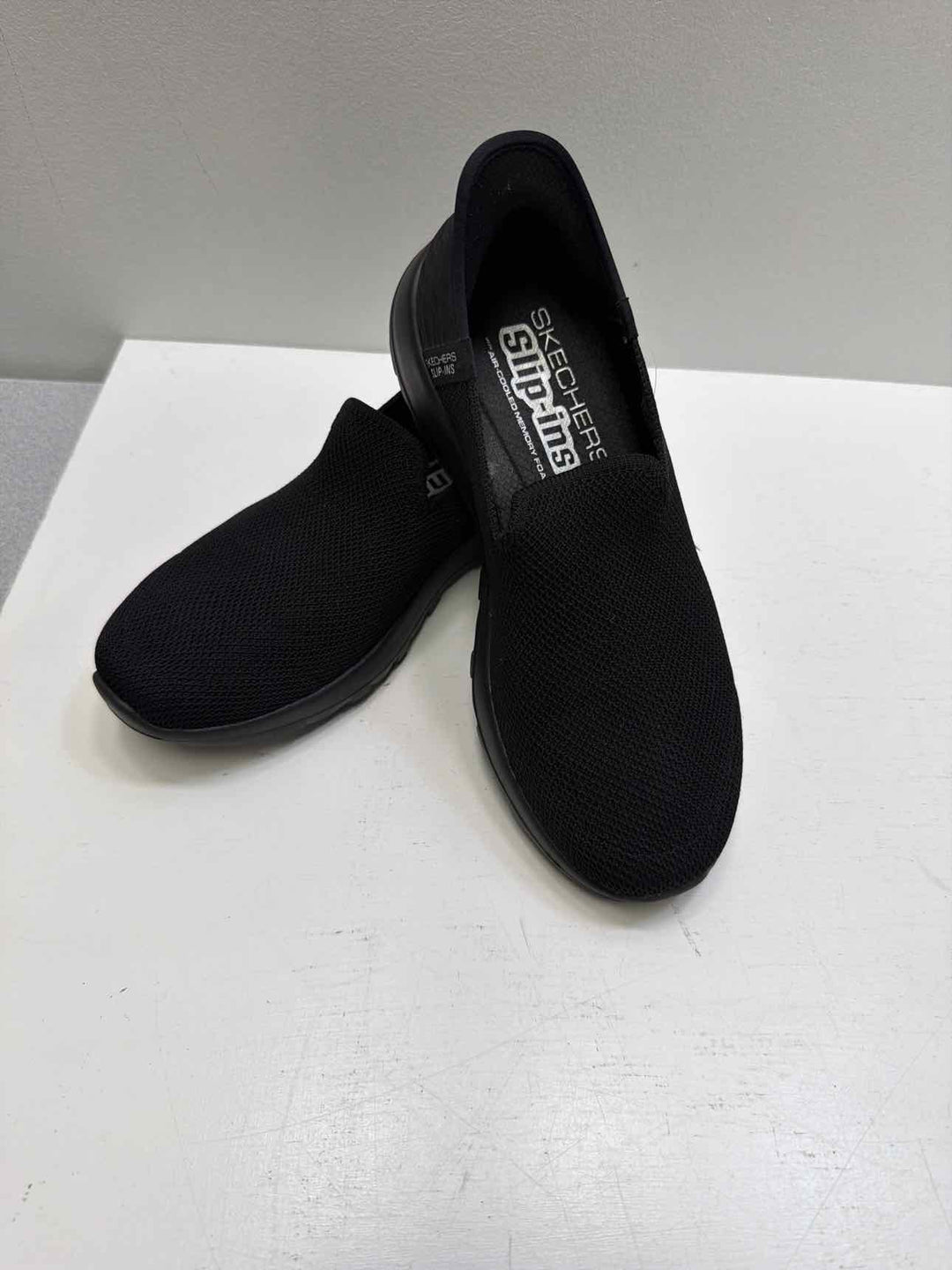 Skechers 6.5 slip on