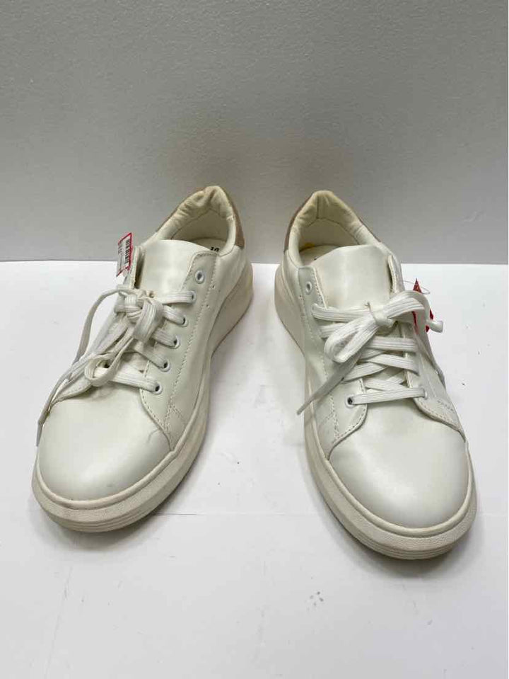 Time and Tru 10 Sneakers