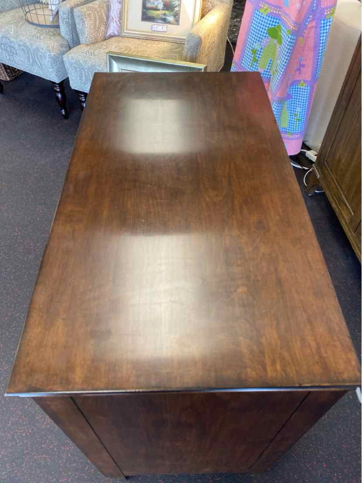 Kincaid Chest