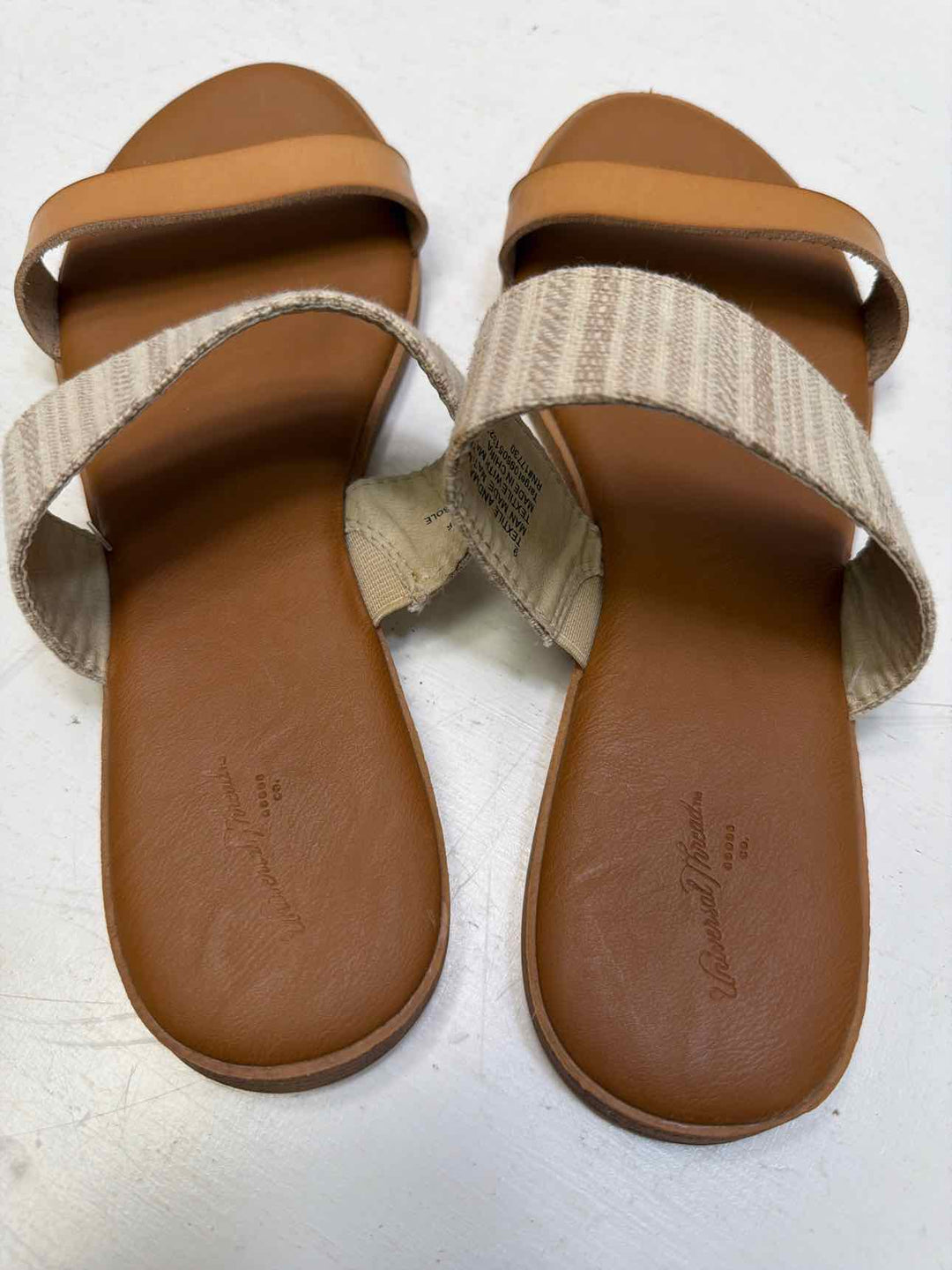 Universal Thread 9 Sandals