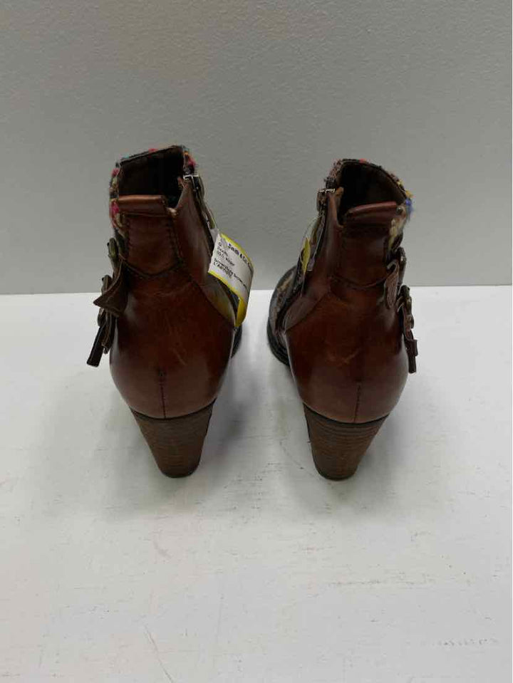 L'ARTISTE 10.5 Boots