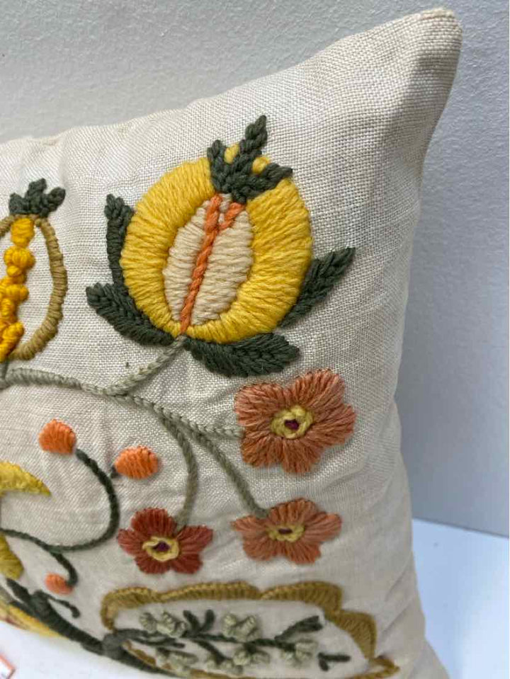throw pillow