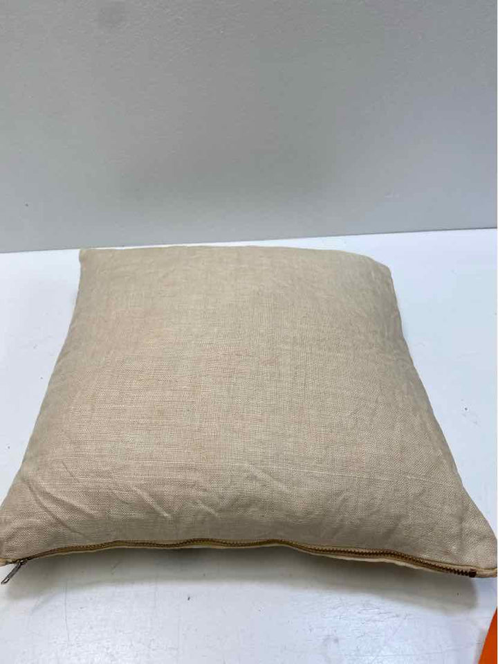 throw pillow
