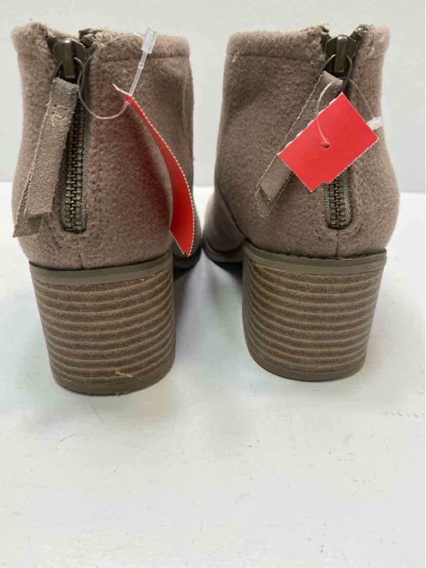 Toms 7.5 Booties