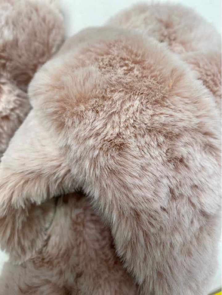 Rachel Roy 9/10 Slippers