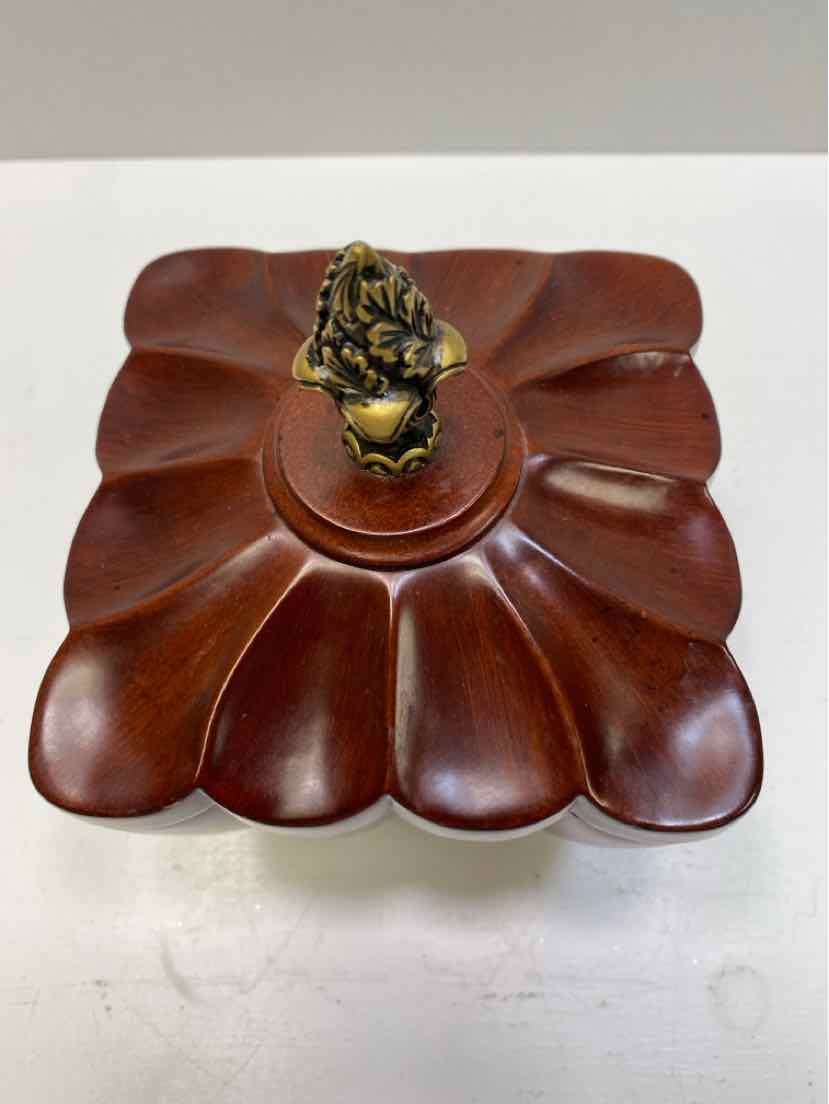 Bombay Company jewery holder
