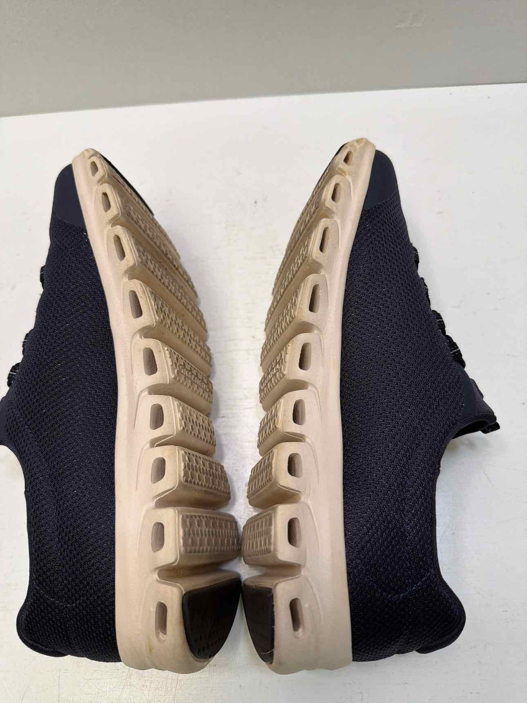 Skechers 8 slip on