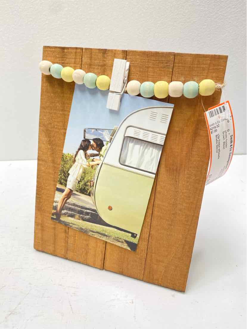 Studio Decor photo holder