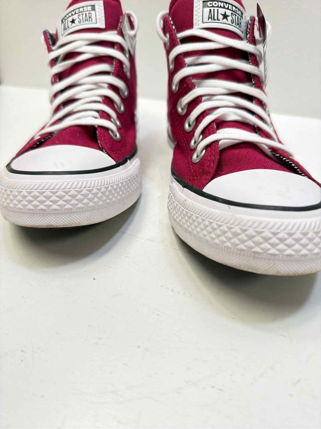Converse 9.5 Sneakers