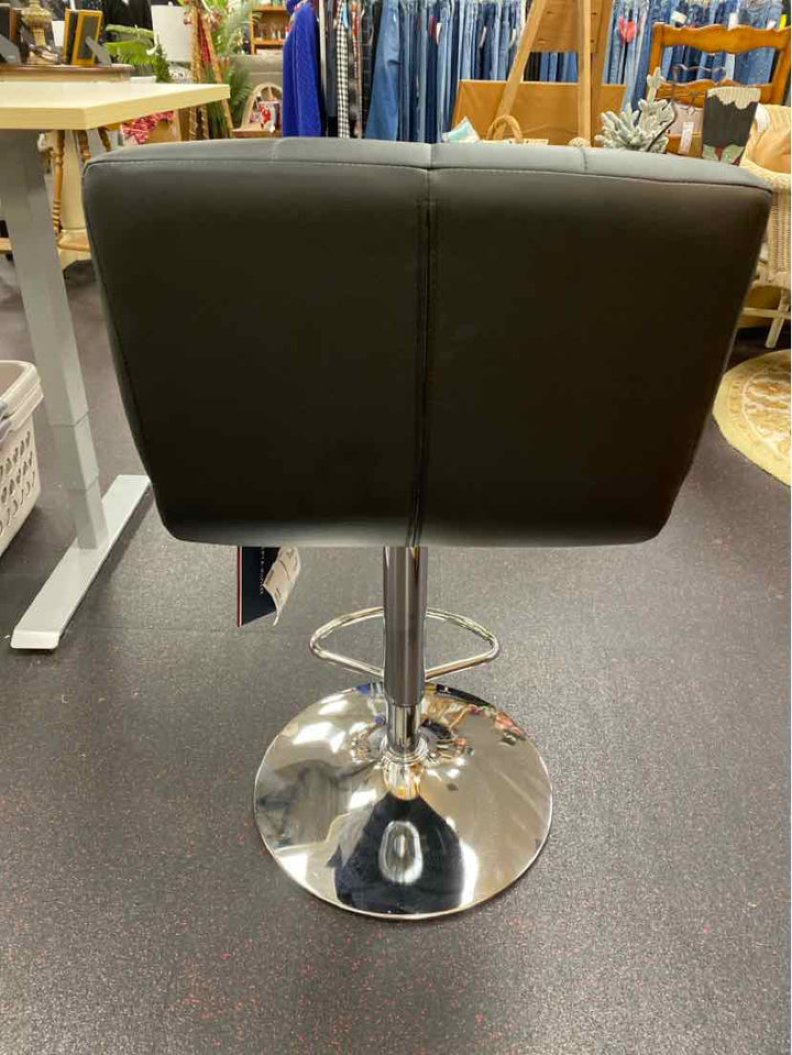 Tommy Hilfiger stool