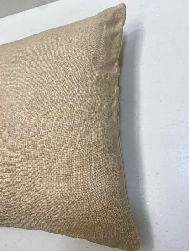throw pillow