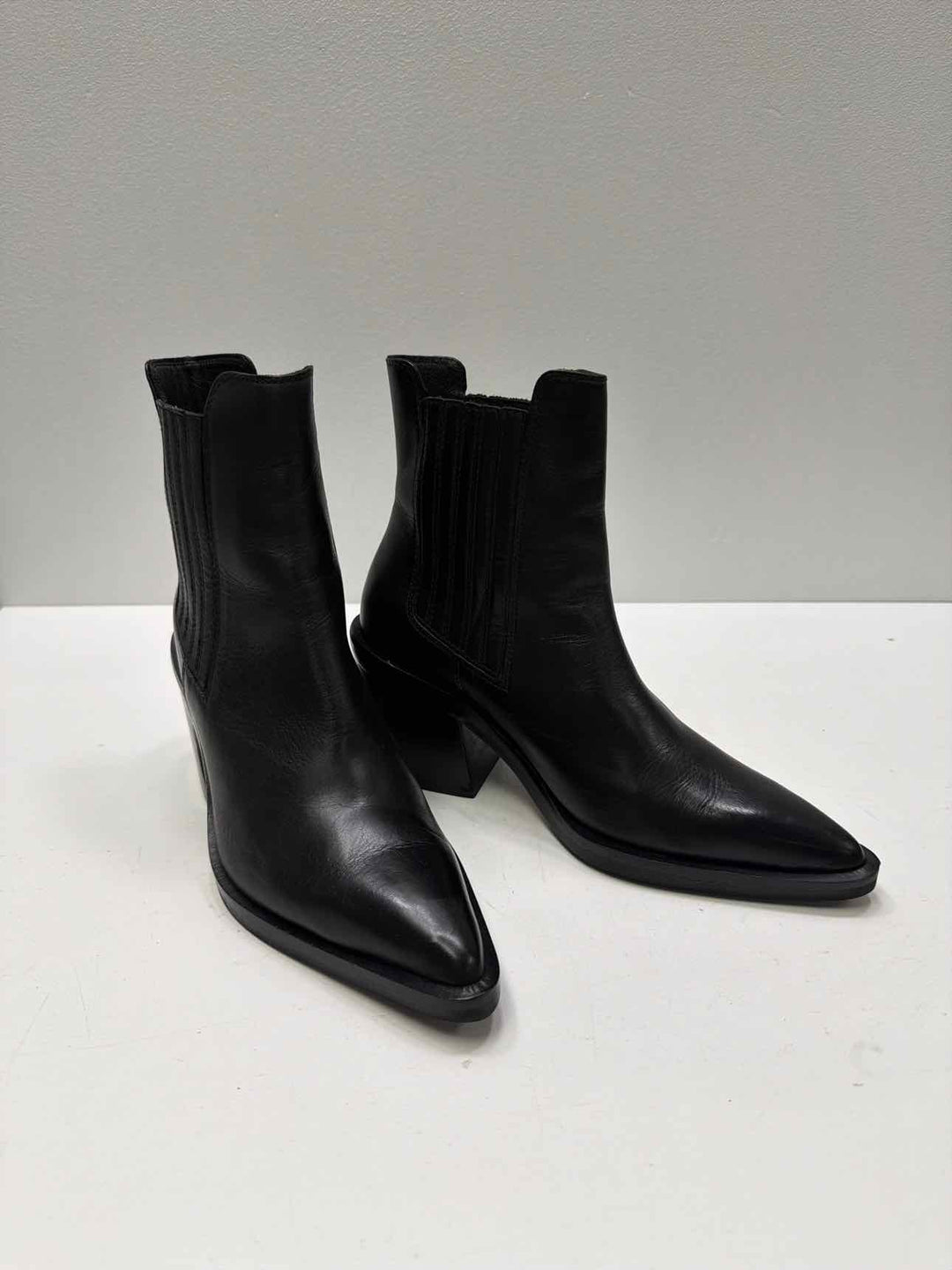 ZARA 37 Boots