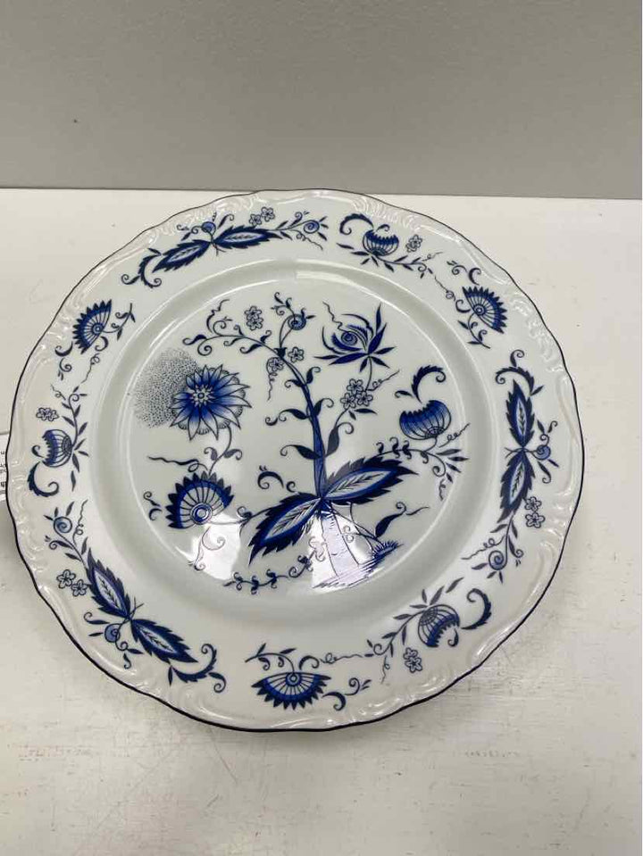 House of Prill cake stand