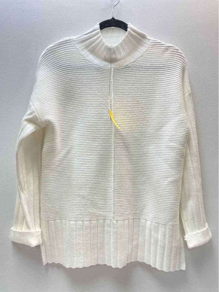 CROWN & IVY Size PM Sweater