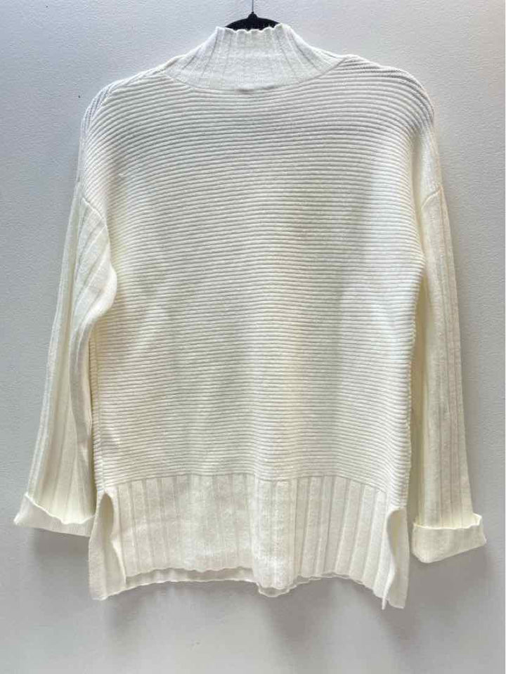 CROWN & IVY Size PM Sweater