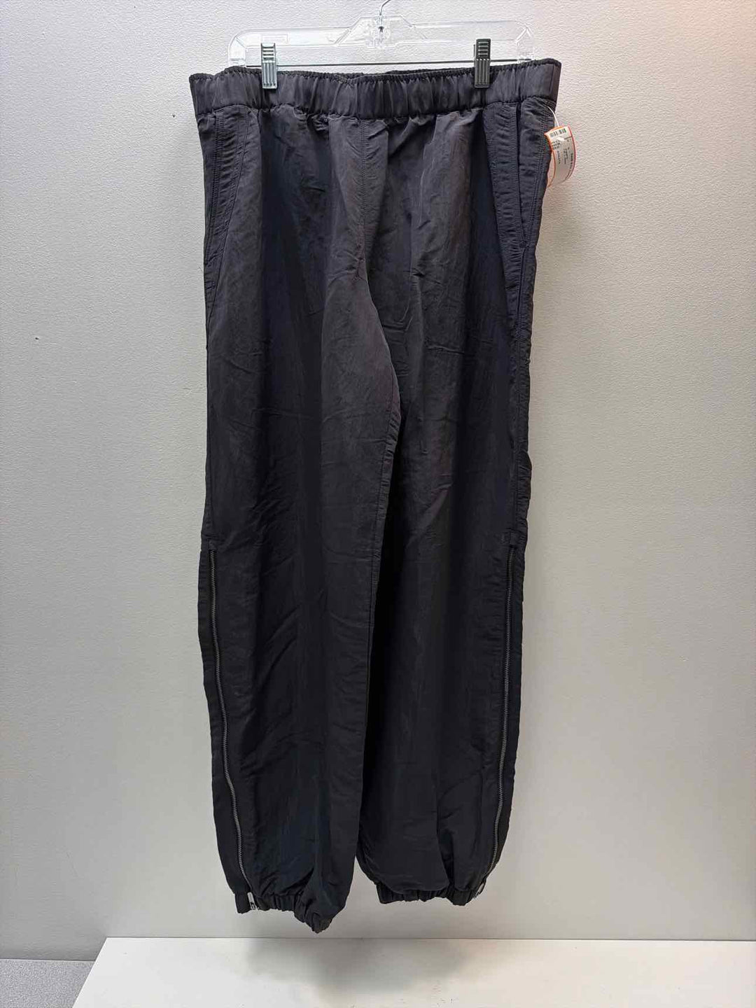 ATHLETA L Joggers