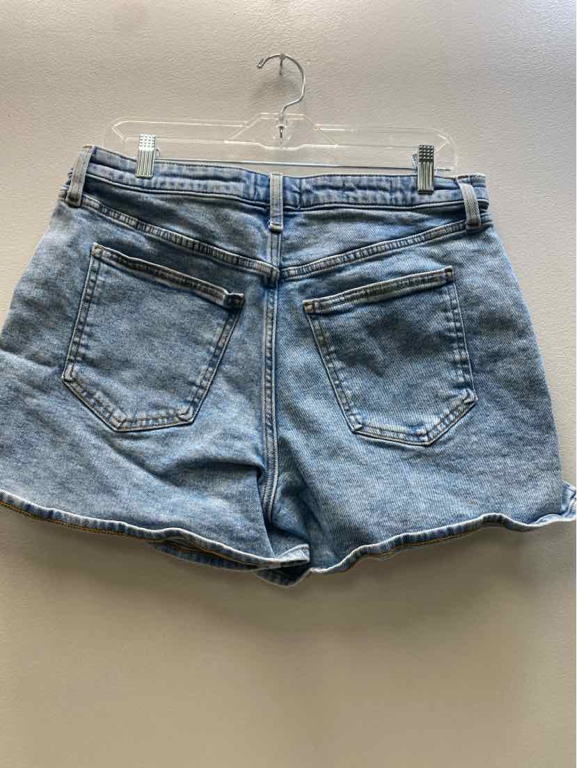 Universal Thread Size 12 Shorts