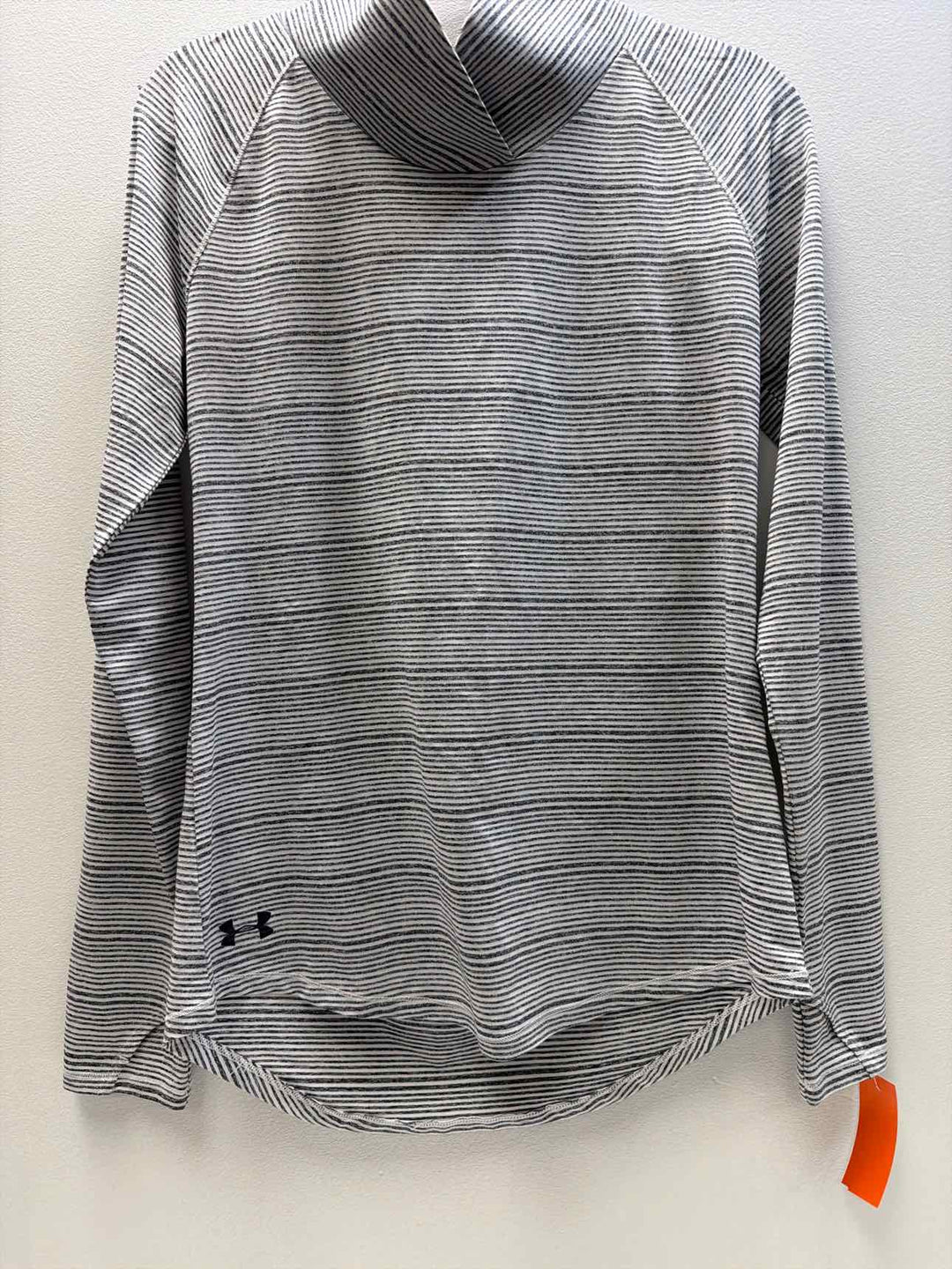 Under Armour Size M pullover