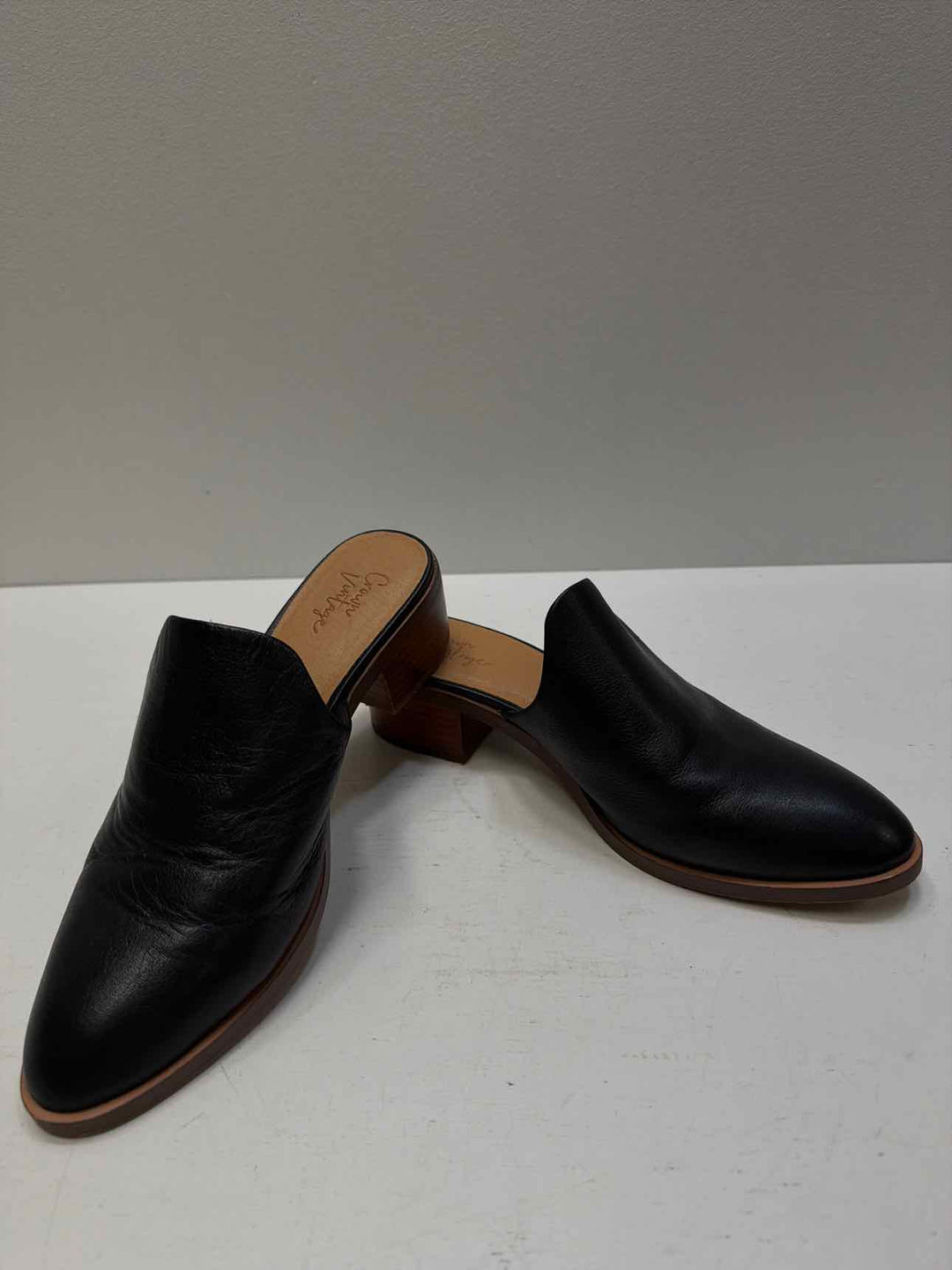 Crown Vintage 7M Mules
