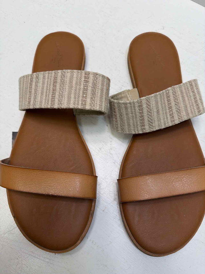 Universal Thread 9 Sandals