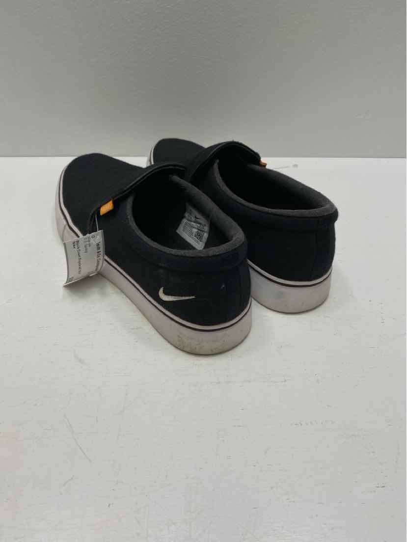Nike 7.5 slip on