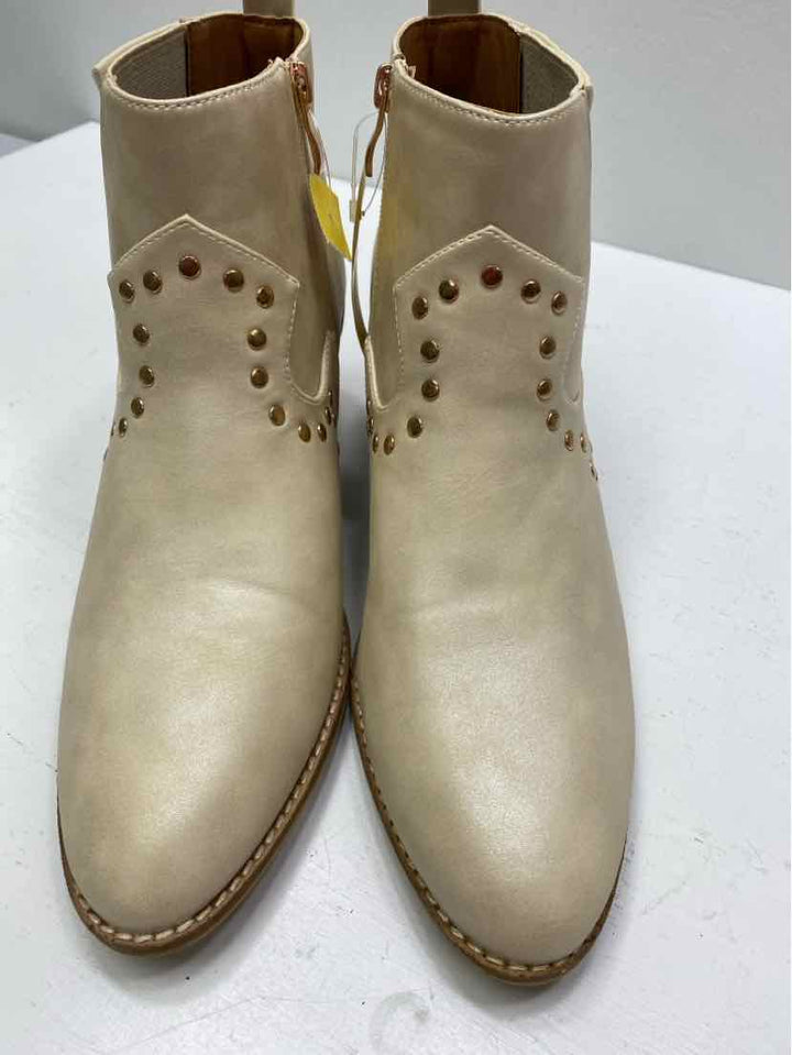 Boutique by Corkys 10 Booties