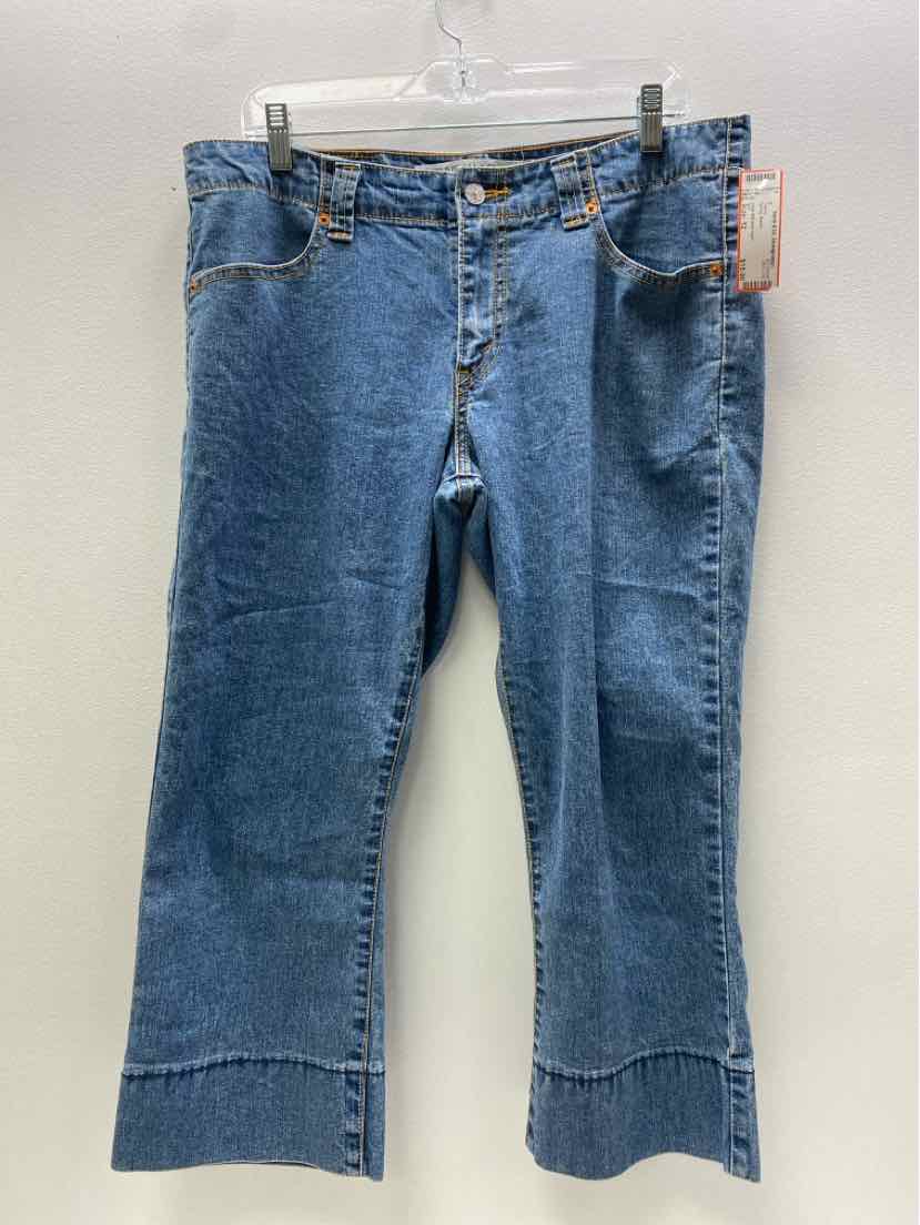 levi Size 12 Capris