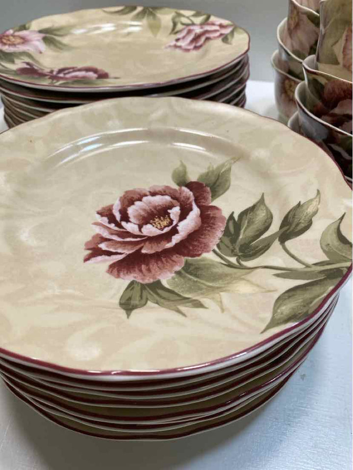 222 Fifth dish set