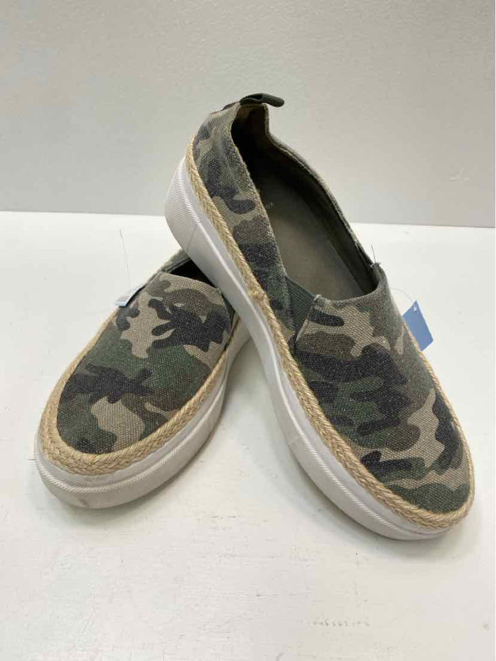 yellow box 7/8 Sneakers