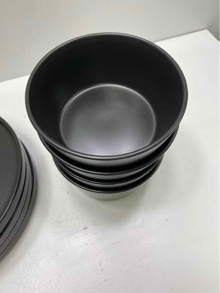 Stone & Lain dish set