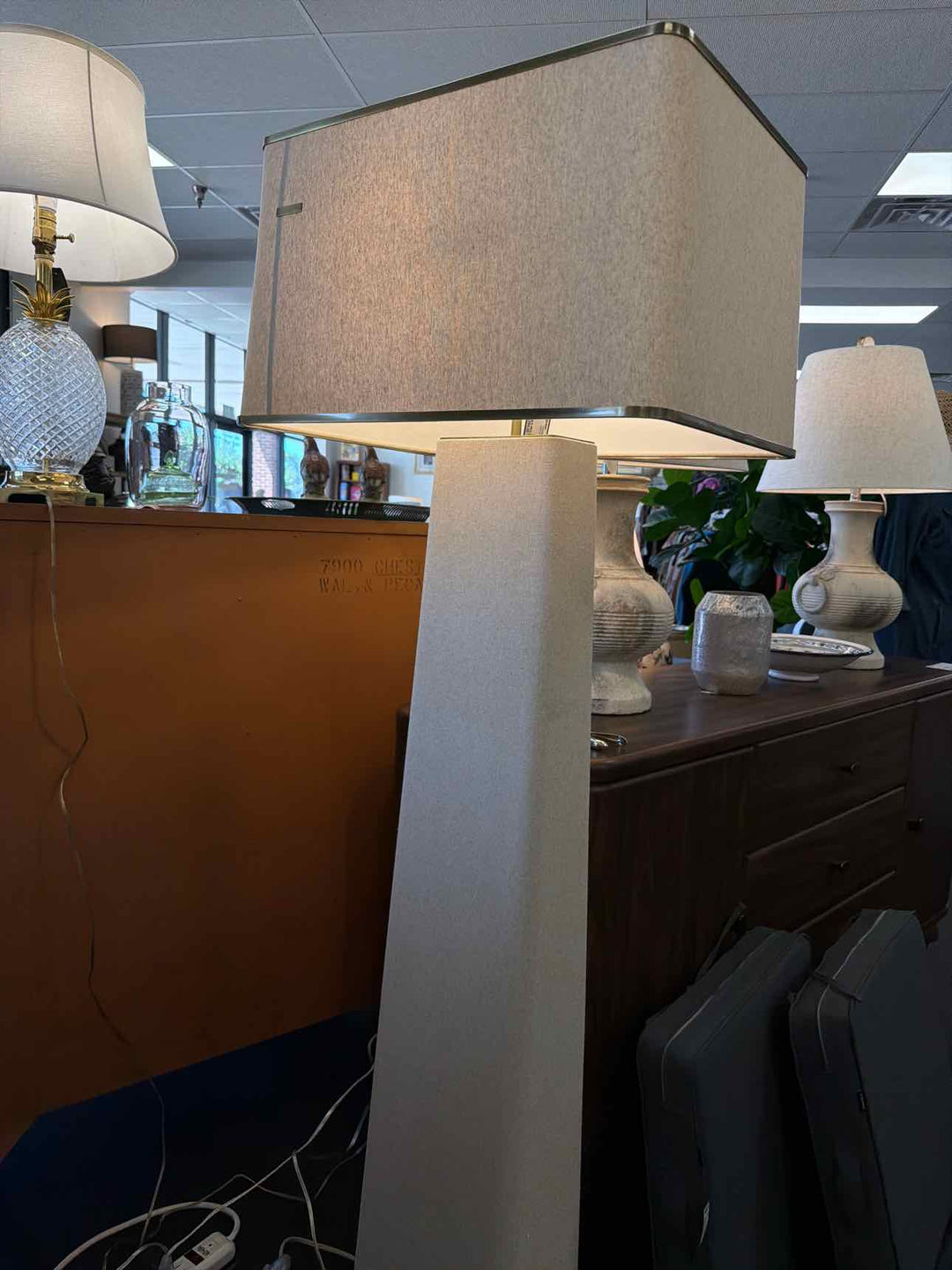Floor lamp